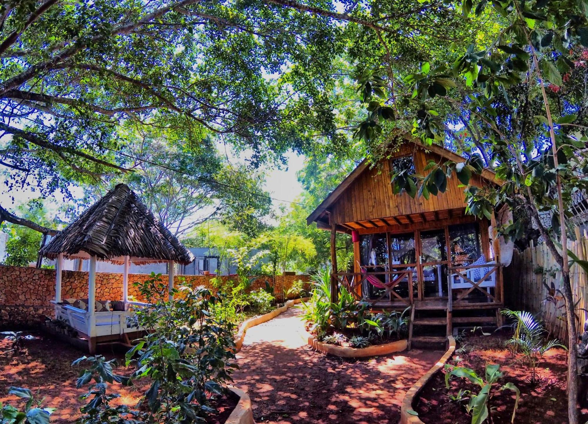 Cosmos Bungalows Bira Exterior foto